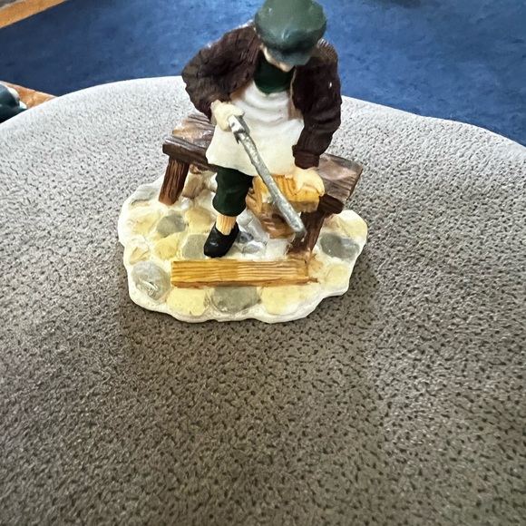 Christmas Village  Accessory Man Sawing Carpenter 2” loose no box - Picture 3 of 8